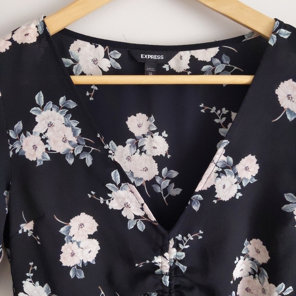🌿EXPRESS FLORAL TOP🌿 - Picture 4 of 9
